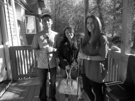 (From left to right) Virgilio Rojas (Project Leader), Annie Duong, Ayhan Melis Semerci
(Photo by Dani Marrero)