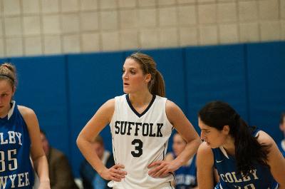 Santini leads womens basketball in bounce back victory 