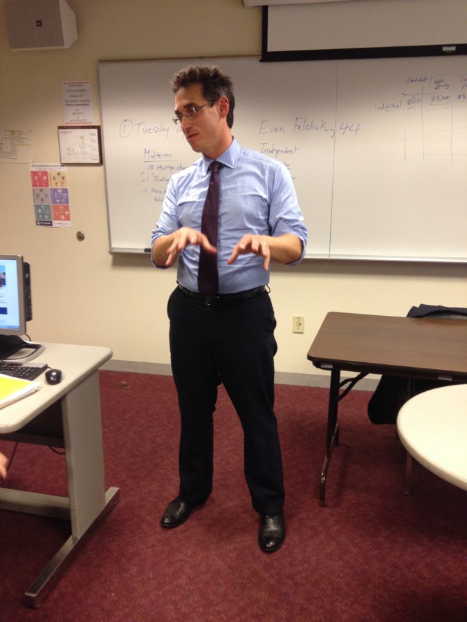 Falchuk talks background and initiatives with journalism students
