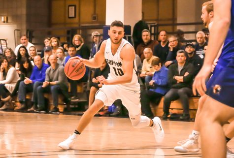 Men’s basketball dribbles towards redemption