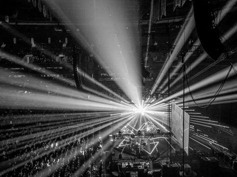 Review: Bon Iver illuminates crowd with tracks from ‘i,i’