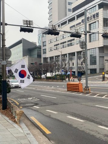 Seoul, South Korea sets up coronavirus testing outside hospital