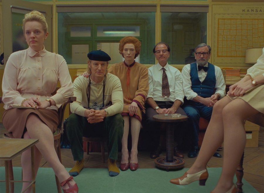 Elisabeth Moss, Owen Wilson, Tilda Swinton, Fisher Stevens and Griffin Dunne in Wes Andersons The French Dispatch.