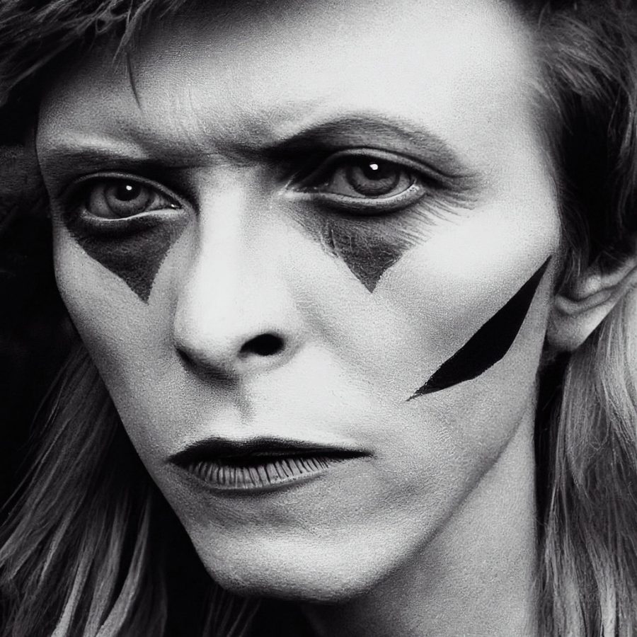 Bowie+in+his+typical+stage+makeup