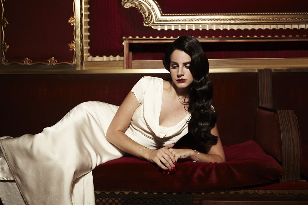 Lana Del Rey meets fans with mediocrity in new album