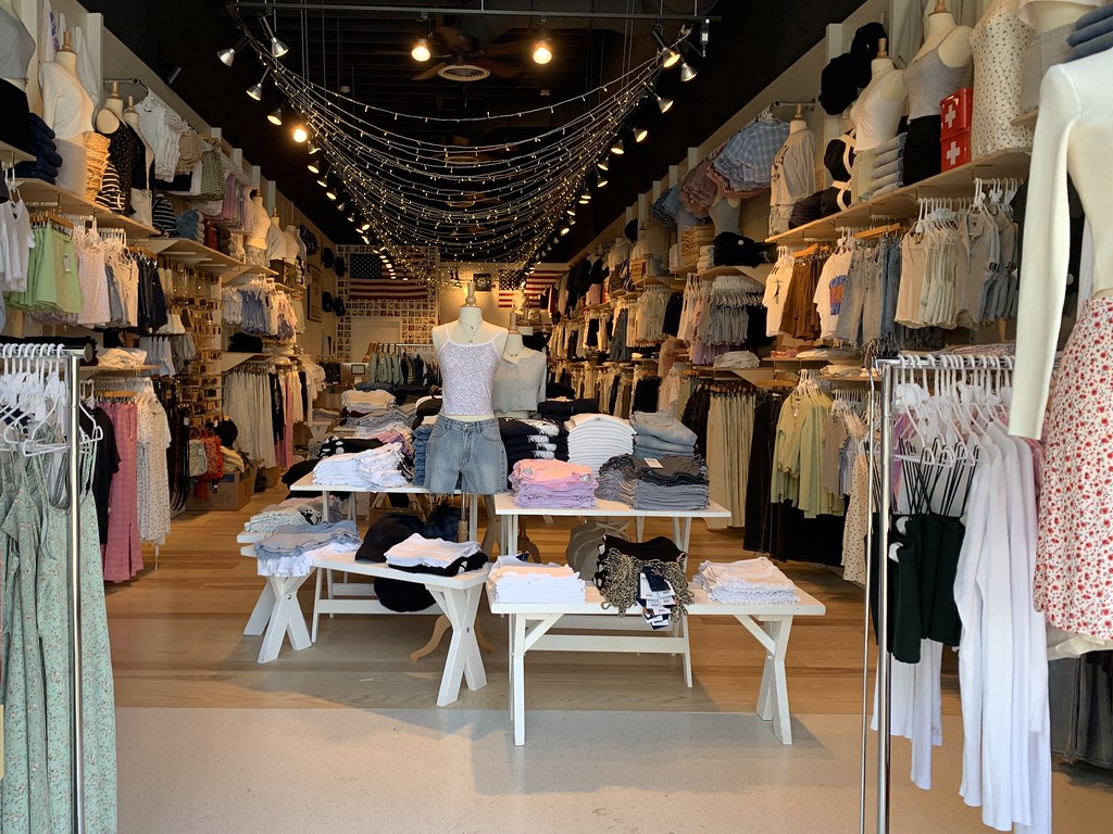 OPINION: Brandy Melville: One size fits (sm)all – The Suffolk Journal