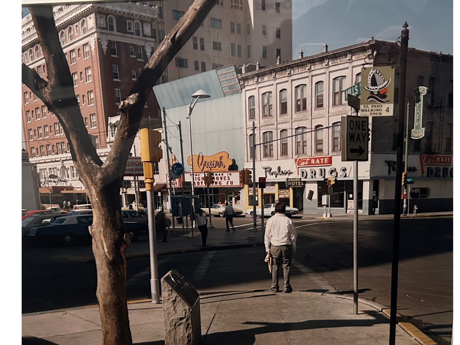 “El Paso Street, El Paso, Texas, July 5, 1975” photo by Steven Shore, chromogenic print.