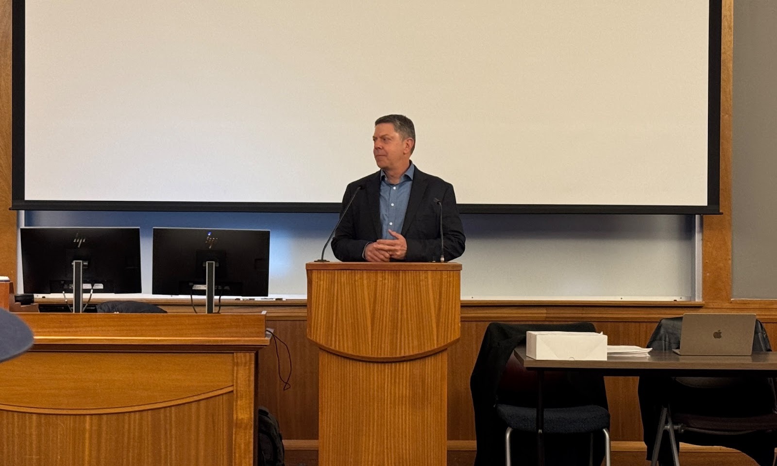 Provost Rick Oches speaks with Suffolk’s Student Government Association. 